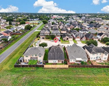 8806 Willow Wind Lane - Photo Thumbnail 9