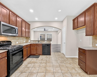 8806 Willow Wind Lane - Photo Thumbnail 19