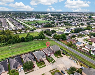 8806 Willow Wind Lane - Photo Thumbnail 5