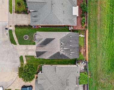 8806 Willow Wind Lane - Photo Thumbnail 6