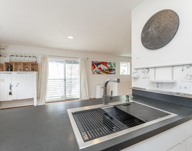 2714 Chenevert Street - Photo Thumbnail 18