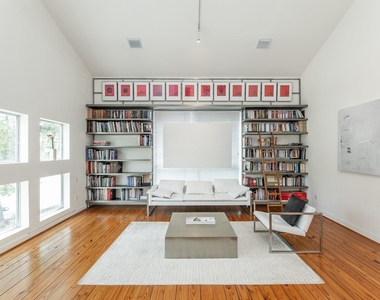2714 Chenevert Street - Photo Thumbnail 10