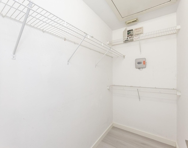 2714 Chenevert Street - Photo Thumbnail 37