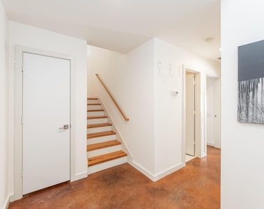 2714 Chenevert Street - Photo Thumbnail 7