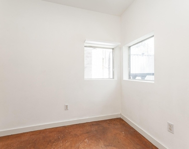 2714 Chenevert Street - Photo Thumbnail 6