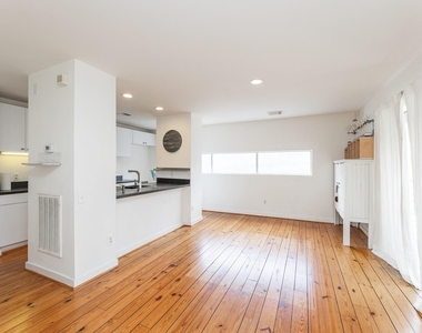 2714 Chenevert Street - Photo Thumbnail 21