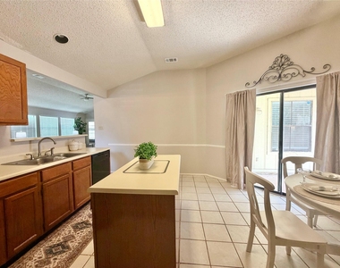 4615 Leicester Way - Photo Thumbnail 8