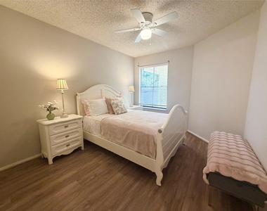 4615 Leicester Way - Photo Thumbnail 17