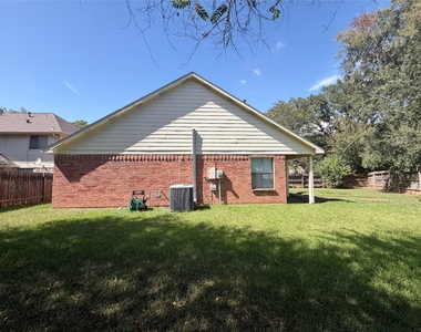 4615 Leicester Way - Photo Thumbnail 21