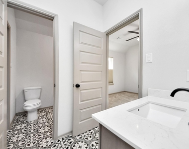 1423 Hackberry Heights Drive - Photo Thumbnail 30