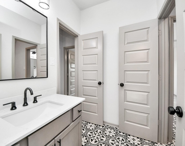 1423 Hackberry Heights Drive - Photo Thumbnail 31