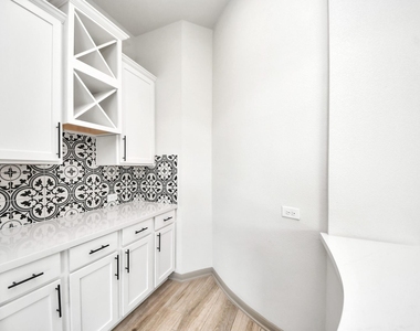 1423 Hackberry Heights Drive - Photo Thumbnail 9