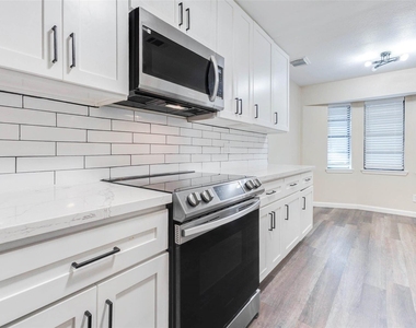 11222 Sagepark Lane - Photo Thumbnail 10