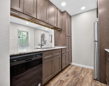 1516 Bay Area Boulevard - Photo Thumbnail 15