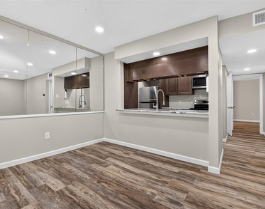 1516 Bay Area Boulevard - Photo Thumbnail 11