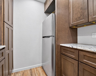 1516 Bay Area Boulevard - Photo Thumbnail 18