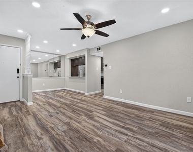 1516 Bay Area Boulevard - Photo Thumbnail 7