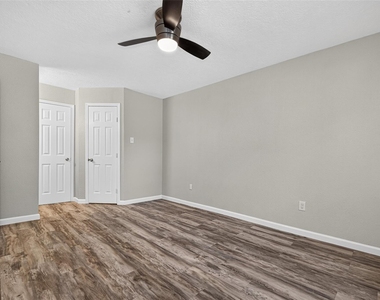 1516 Bay Area Boulevard - Photo Thumbnail 34