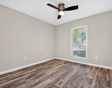 1516 Bay Area Boulevard - Photo Thumbnail 19