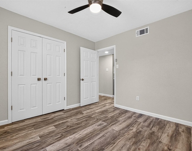 1516 Bay Area Boulevard - Photo Thumbnail 21