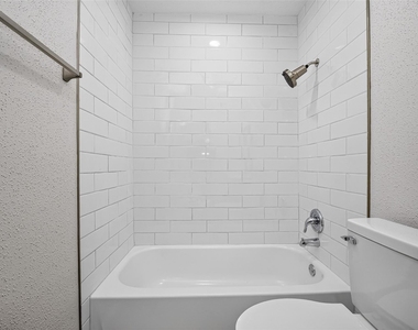 1516 Bay Area Boulevard - Photo Thumbnail 28