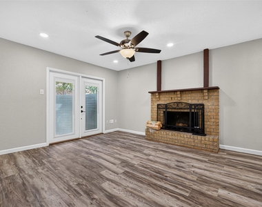1516 Bay Area Boulevard - Photo Thumbnail 9