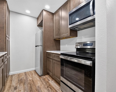 1516 Bay Area Boulevard - Photo Thumbnail 14