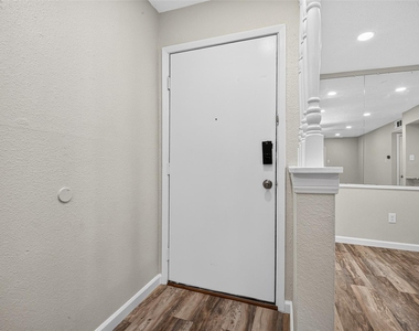 1516 Bay Area Boulevard - Photo Thumbnail 5