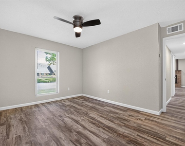 1516 Bay Area Boulevard - Photo Thumbnail 32