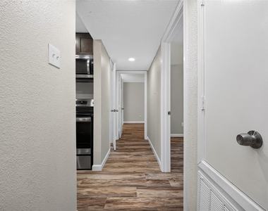 1516 Bay Area Boulevard - Photo Thumbnail 12
