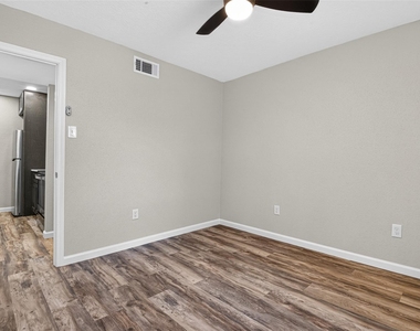 1516 Bay Area Boulevard - Photo Thumbnail 22