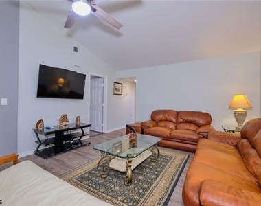 5510 Sw 4th Place - Photo Thumbnail 6
