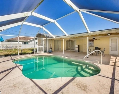 915 Se 20th Street - Photo Thumbnail 2
