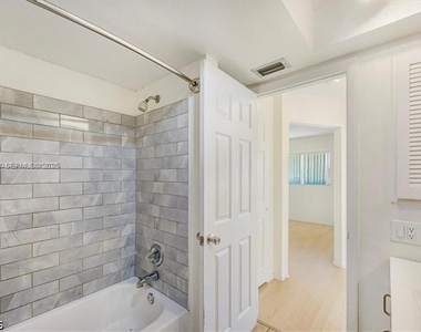 915 Se 20th Street - Photo Thumbnail 11