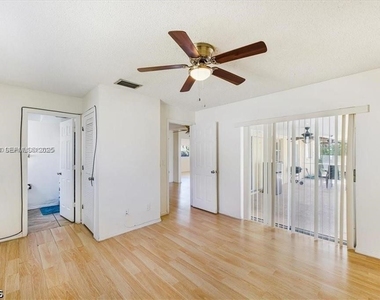 915 Se 20th Street - Photo Thumbnail 10