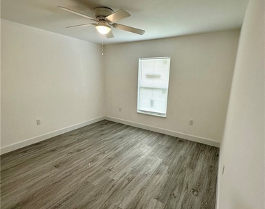 414 Miramar Road - Photo Thumbnail 4