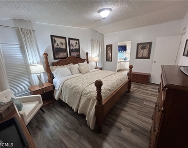 10561 Lake Loop Road - Photo Thumbnail 22