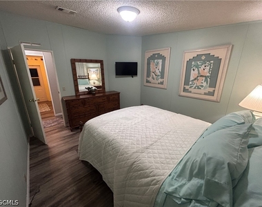 10561 Lake Loop Road - Photo Thumbnail 17