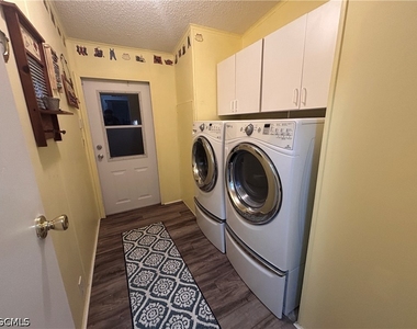 10561 Lake Loop Road - Photo Thumbnail 15