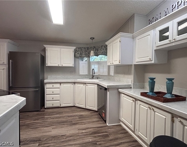 10561 Lake Loop Road - Photo Thumbnail 7