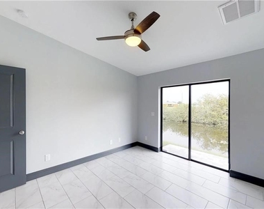 1315 Ne 8th Place - Photo Thumbnail 8