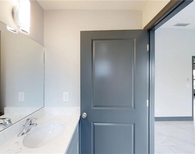 1315 Ne 8th Place - Photo Thumbnail 11