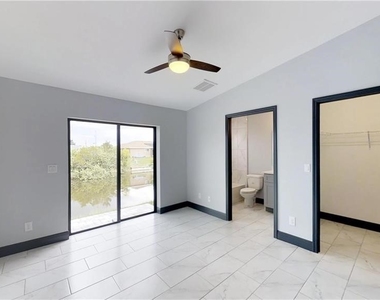 1315 Ne 8th Place - Photo Thumbnail 2
