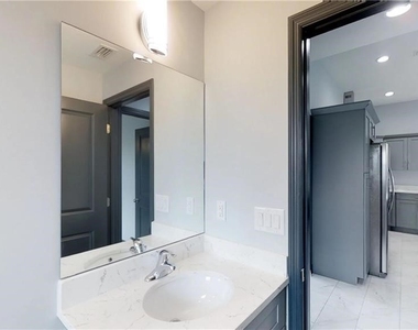 1315 Ne 8th Place - Photo Thumbnail 10