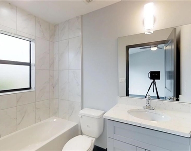 1315 Ne 8th Place - Photo Thumbnail 7