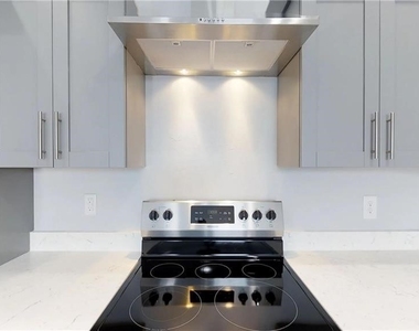 1315 Ne 8th Place - Photo Thumbnail 1