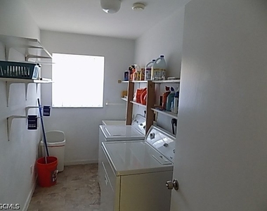 3614 Se 16th Place - Photo Thumbnail 1