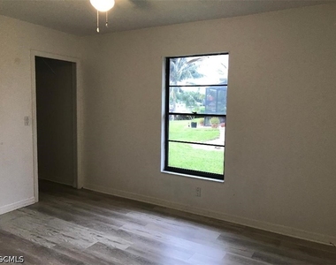 1726 Se 10th Place - Photo Thumbnail 10