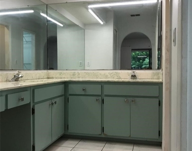 1726 Se 10th Place - Photo Thumbnail 7