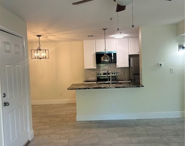 2875 Winkler Avenue - Photo Thumbnail 2